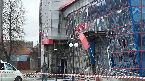 A shopping mall damaged by Ukrainian missiles in Russia's Belgorod - اسپوتنیک افغانستان  
