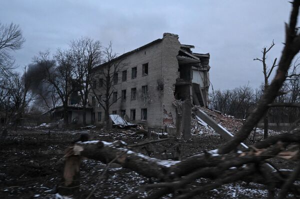 خانه مسکونی ویران شده بر اثر گلوله باران نیروهای اوکراینی در آودیوکا. - اسپوتنیک افغانستان  