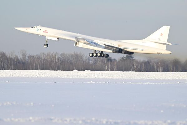 22 فبروری 2024. حامل راکت استراتژیک مدرن Tu-160M ​​&quot;Ilya Muromets&quot;. - اسپوتنیک افغانستان  