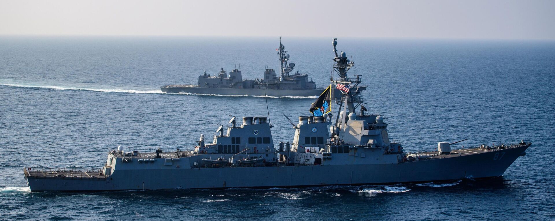 Американский эсминец USS Mason (DDG 87) рядом японским эсминцем класса Мурасаме Akebono (DD 108) в Аденском заливе перед началом операции Страж процветания - اسپوتنیک افغانستان  , 1920, 29.04.2024