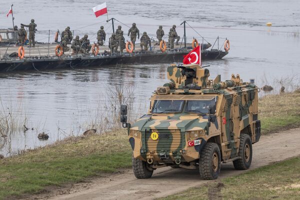 خودروهای زرهی «ووران» ترکیه هنگام شرکت در رزمایش نظامی ناتو «دراگون -24» در شمال لهستان. - اسپوتنیک افغانستان  
