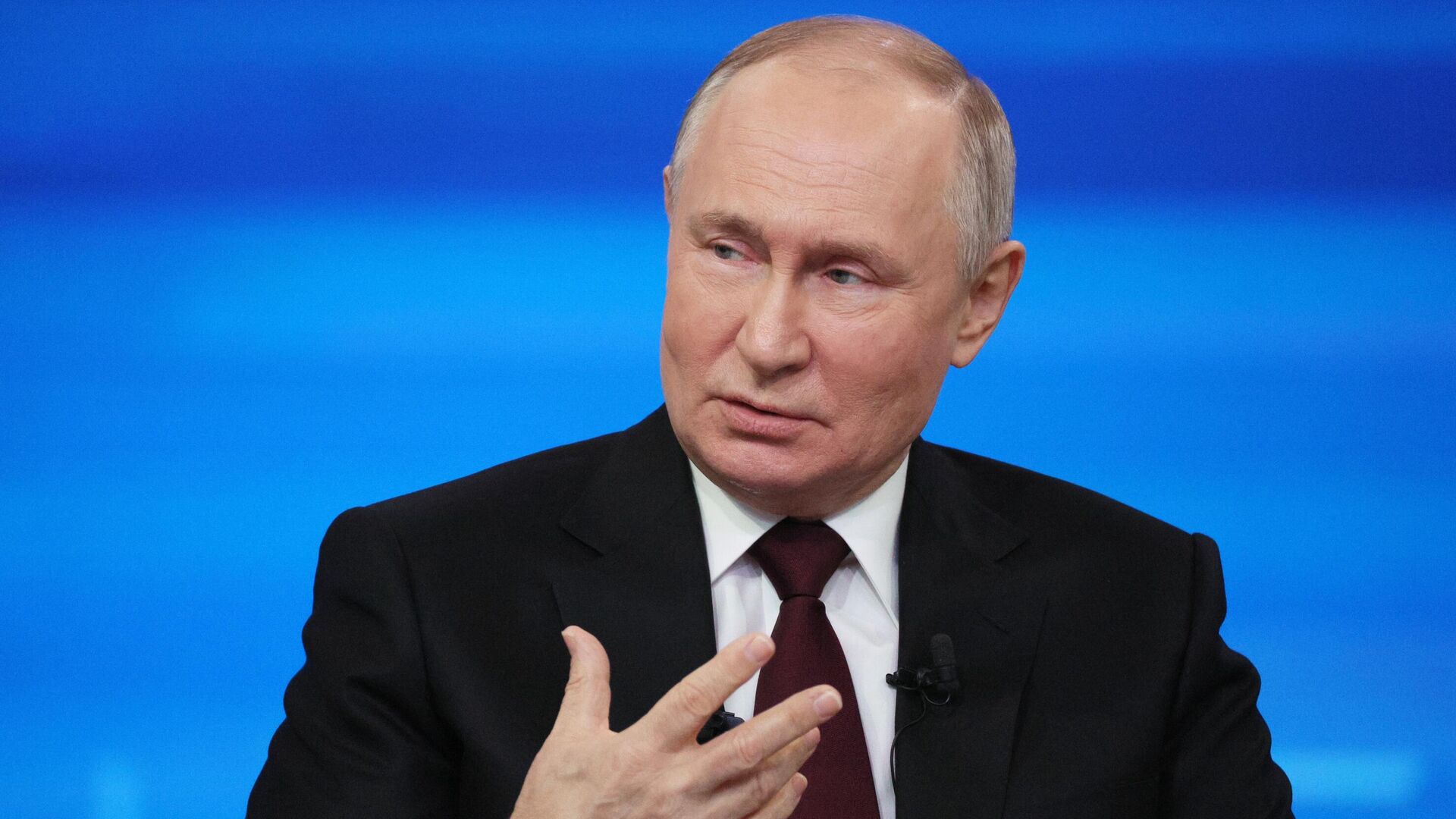 Президент РФ Владимир Путин проводит совместную прямую линию с гражданами и большую пресс-конференцию с журналистами в Гостином дворе Президент РФ Владимир Путин проводит совместную прямую линию с гражданами и большую пресс-конференцию с журналистами в Гостином дворе - اسپوتنیک افغانستان , 1920, 12.05.2025
