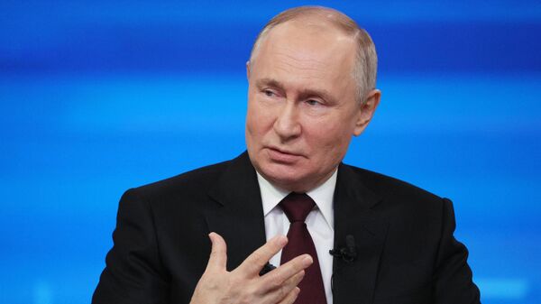 Президент РФ Владимир Путин проводит совместную прямую линию с гражданами и большую пресс-конференцию с журналистами в Гостином дворе - اسپوتنیک افغانستان  