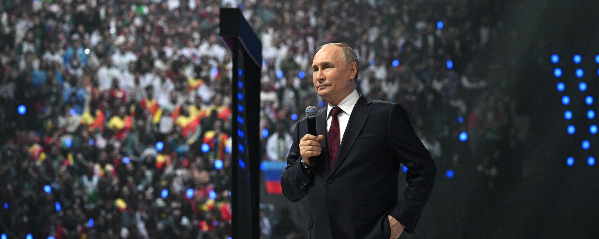Президент РФ Владимир Путин выступает на церемонии закрытия Всемирного фестиваля молодежи - اسپوتنیک افغانستان  , 1920, 18.03.2024