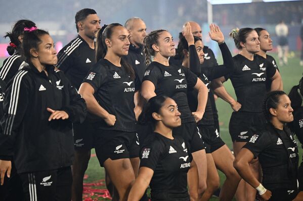 بازیکنان نیوزلند پس از پیروزی در فینال راگبی هفت زن &quot;اچ اس بی سی&quot; مقابل استرالیا در لس آنجلس. - اسپوتنیک افغانستان  