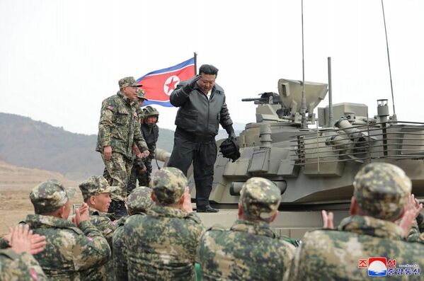 رهبر کوریایی شمالی در تانک جدید کشوراش - اسپوتنیک افغانستان  