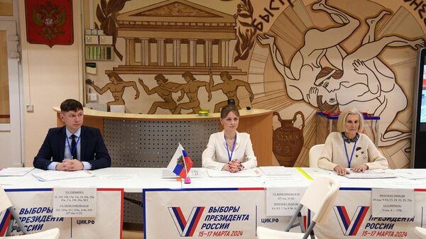 Голосование на выборах президента России в Южно-Сахалинске  - اسپوتنیک افغانستان  