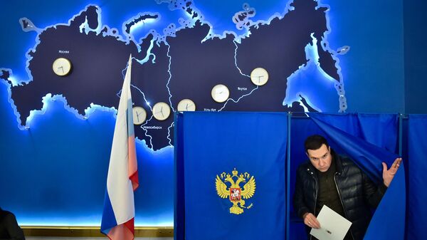 Голосование на выборах президента России в Новосибирске  - اسپوتنیک افغانستان  