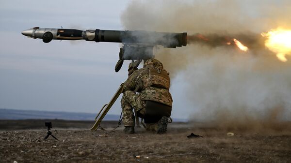 Военнослужащий группировки войск Центр ВС РФ совершенствует навыки стрельбы из противотанковых ракетных комплексов Корнет  - اسپوتنیک افغانستان  