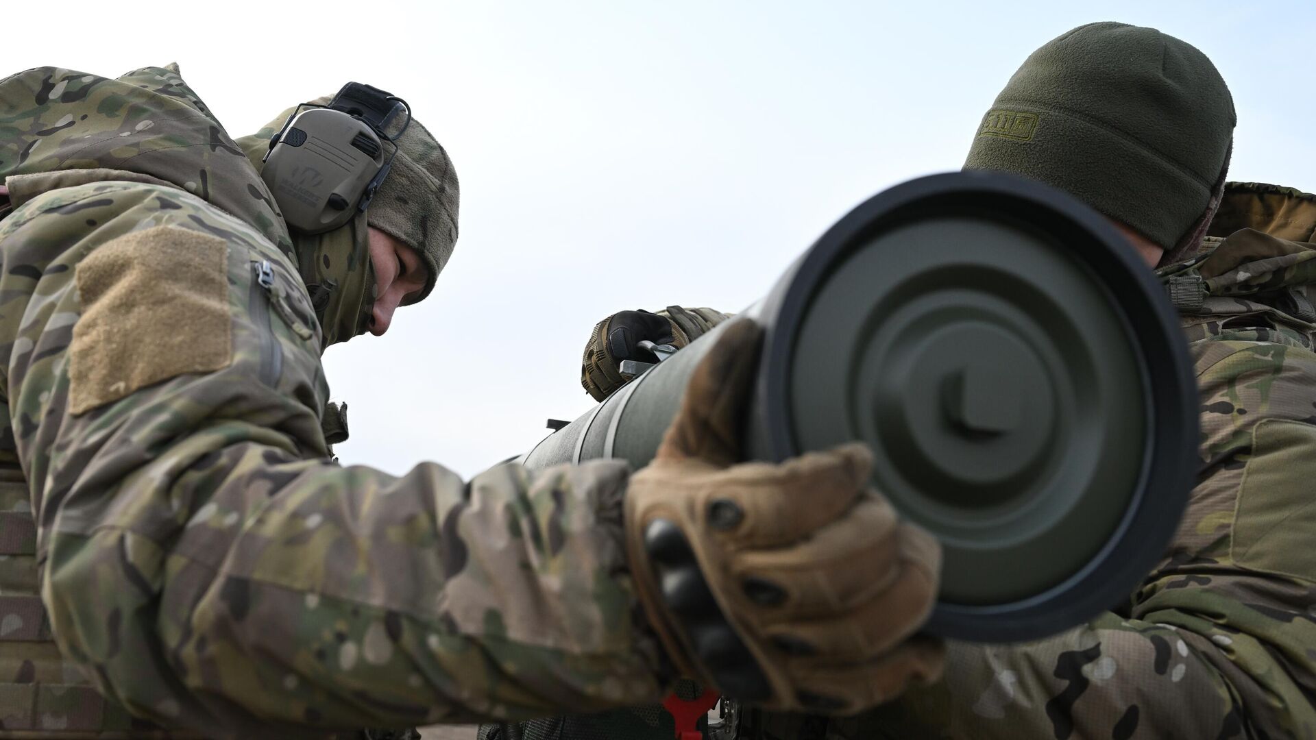 Военнослужащие группировки войск Центр ВС РФ совершенствуют навыки стрельбы из противотанковых ракетных комплексов Корнет Военнослужащие группировки войск Центр ВС РФ совершенствуют навыки стрельбы из противотанковых ракетных комплексов Корнет - اسپوتنیک افغانستان , 1920, 30.06.2025