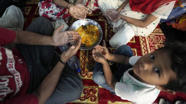 دعای افطار در پاکستان - اسپوتنیک افغانستان  