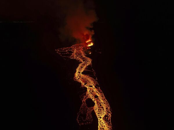 فوران آتشفشانی در نزدیکی گرینداویک، ایسلند. - اسپوتنیک افغانستان  