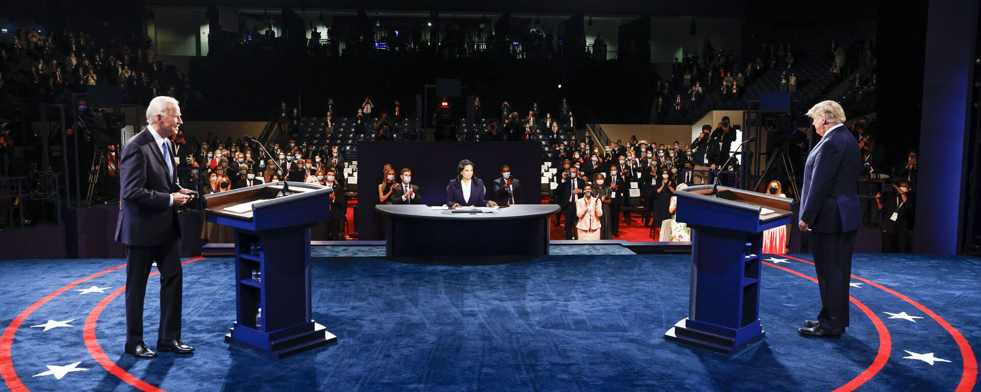 Кандидат в президенты США Джо Байден и президент США Дональд Трамп во время финальных дебатов - اسپوتنیک افغانستان  , 1920, 06.04.2024