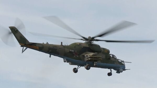 Ударный вертолет Ми-24 ВКС РФ во время выполнения боевого задания в ходе специальной военной операции на Украине - اسپوتنیک افغانستان  