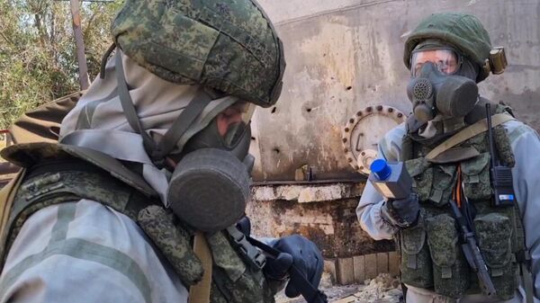 Российские военные проверяют химпредприятия, повреждённые обстрелами ВСУ в Донбассе - اسپوتنیک افغانستان  