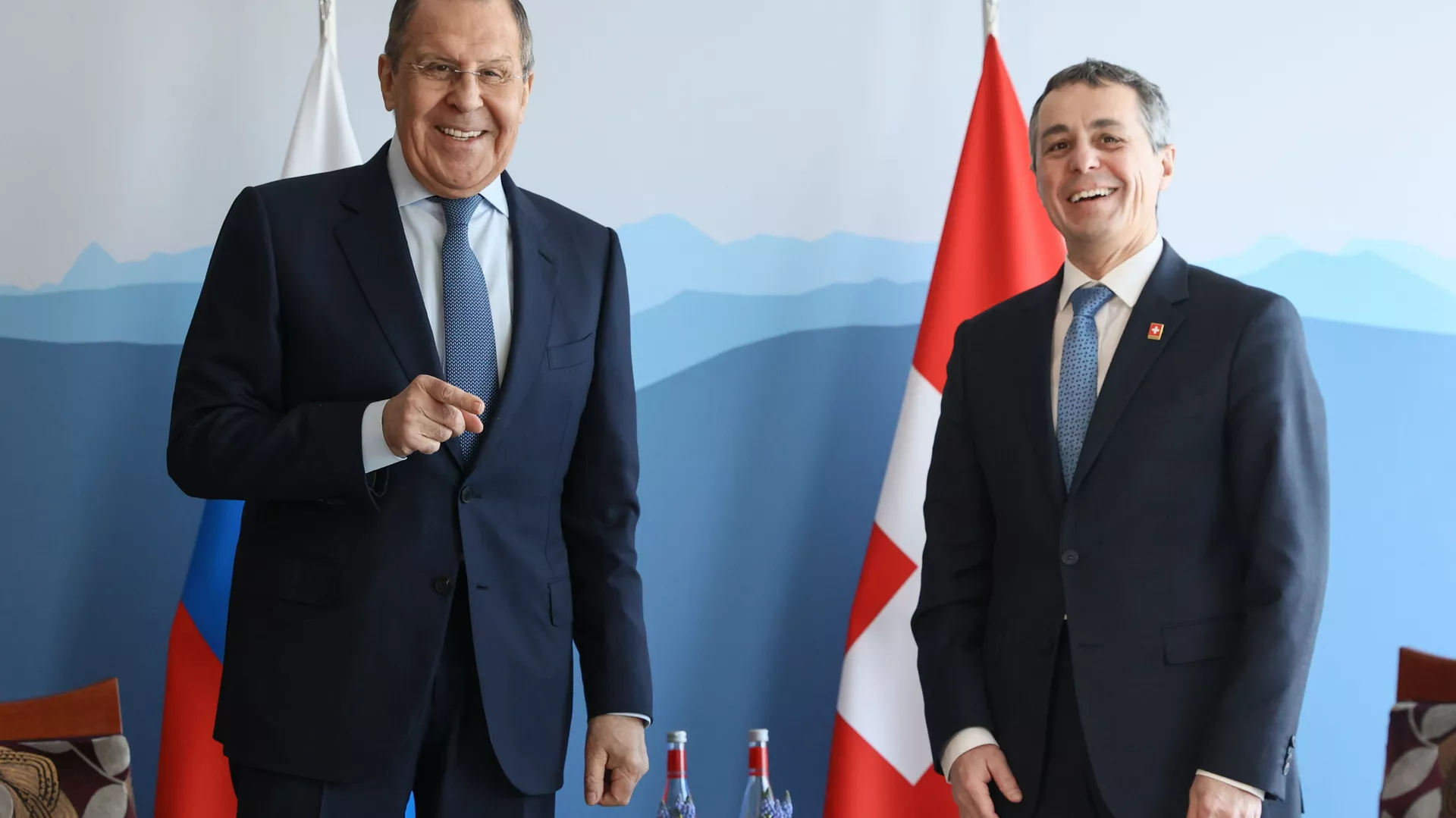 Министр иностранных дел РФ Сергей Лавров и президент Швейцарии Игнацио Кассис во время встречи в Женеве
