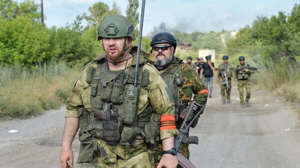 Российские военные и бойцы ЛНР в освобожденном Лисичанске - اسپوتنیک افغانستان  