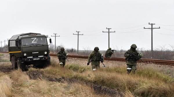 Военнослужащие железнодорожных войск РФ ведут техническую разведку путей на Херсонском направлении - اسپوتنیک افغانستان  