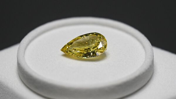 Показ лотов аукциона из коллекции ALROSA Diamond Exclusive - اسپوتنیک افغانستان  