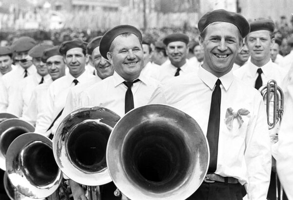 نوازندگان ارکستر ترکیبی. تظاهرات جشن در میدان سرخ در روز جهانی کارگر. 1 می 1969. - اسپوتنیک افغانستان  