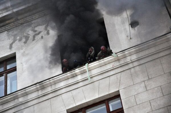 آتش سوزی در خانه اتحادیه های کارگری در ادیسه. - اسپوتنیک افغانستان  