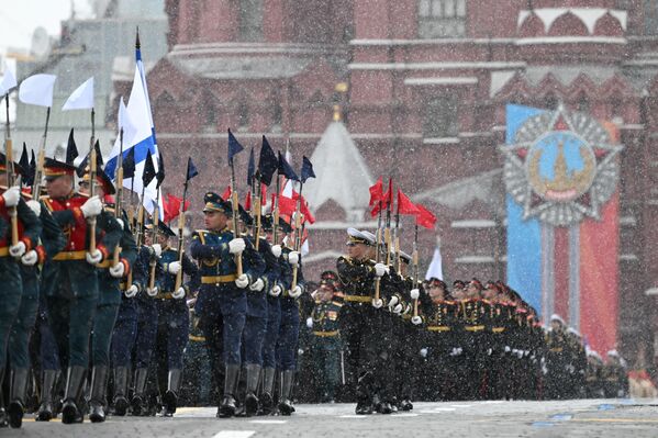 سربازان شرکت کننده در رژه نظامی در مسکو به افتخار هفتاد و نهمین سالگرد پیروزی در جنگ بزرگ میهنی - اسپوتنیک افغانستان  