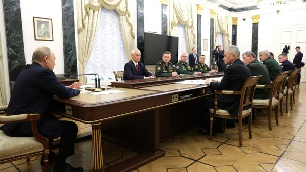 Президент Владимир Путин проводит встречу с командующими войсками военных округов - اسپوتنیک افغانستان  