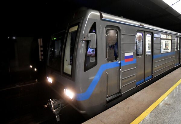 متروی OKA در رژه قطار برای هشتاد و نهمین سالگرد مترو مسکو در استیشن مترو سوکلنیکی در خط دایره بزرگ. - اسپوتنیک افغانستان  