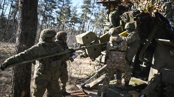 Боевая работа расчетов САУ Гиацинт-С ЦВО на Авдеевском направлении - اسپوتنیک افغانستان  