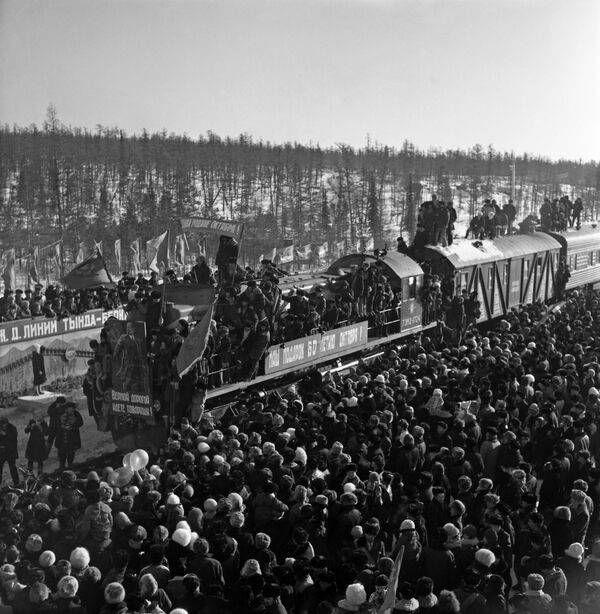 ورود تشریفاتی اولین قطار به استیشن برکاکیت خط اصلی بایکال آمور در 29 اکتوبر 1977، جمهوری سوسیالیستی خودمختار شوروی یاکوت. - اسپوتنیک افغانستان  