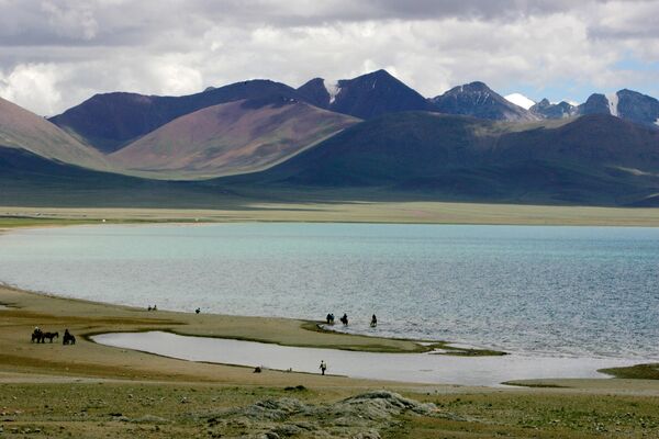 باشندگان تبت و گردشگران در کنار دریاچه «نامتسو» تبت. - اسپوتنیک افغانستان  