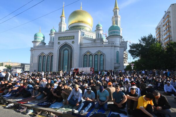 نماز عید قربان در مسجد جامع مسکو روسیه. - اسپوتنیک افغانستان  