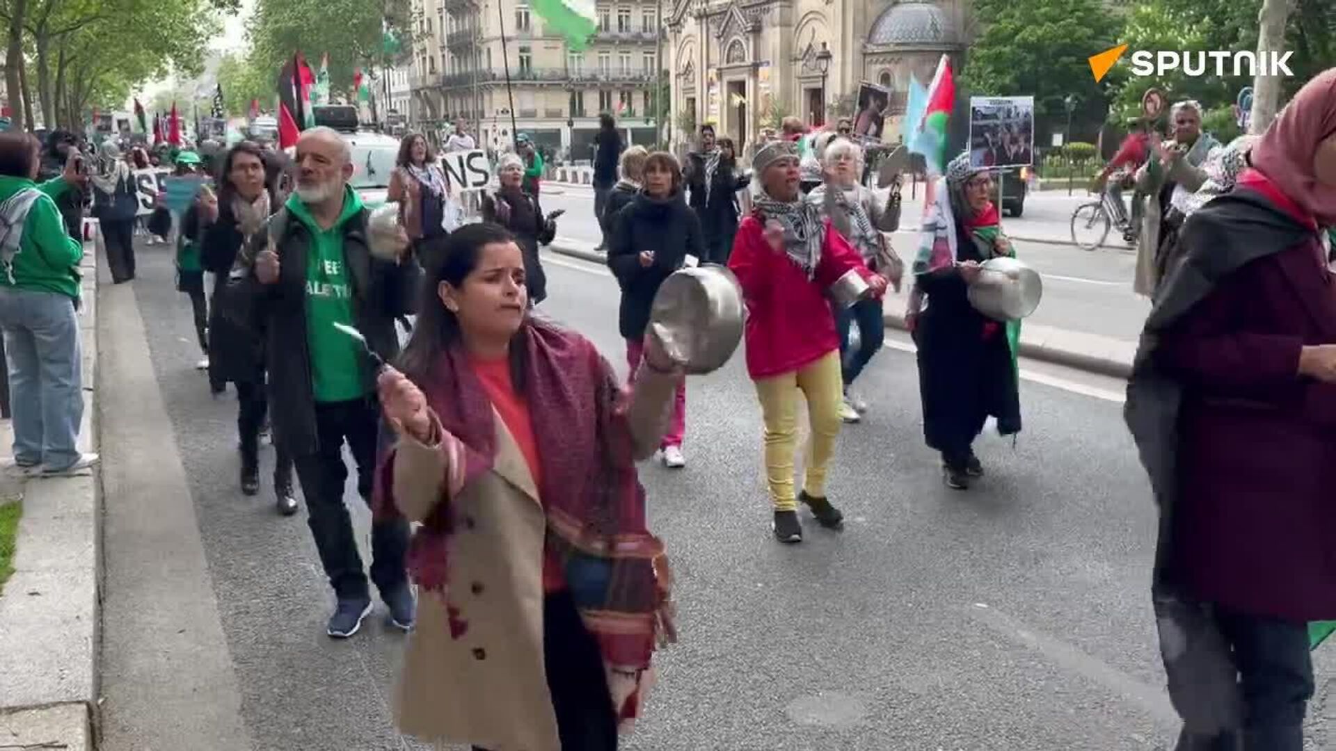 این نسل کشی تمام فلسطین است: راهپیمایی جدید در پاریس این نسل کشی تمام فلسطین است: راهپیمایی جدید در پاریس - اسپوتنیک افغانستان , 1920, 24.04.2025
