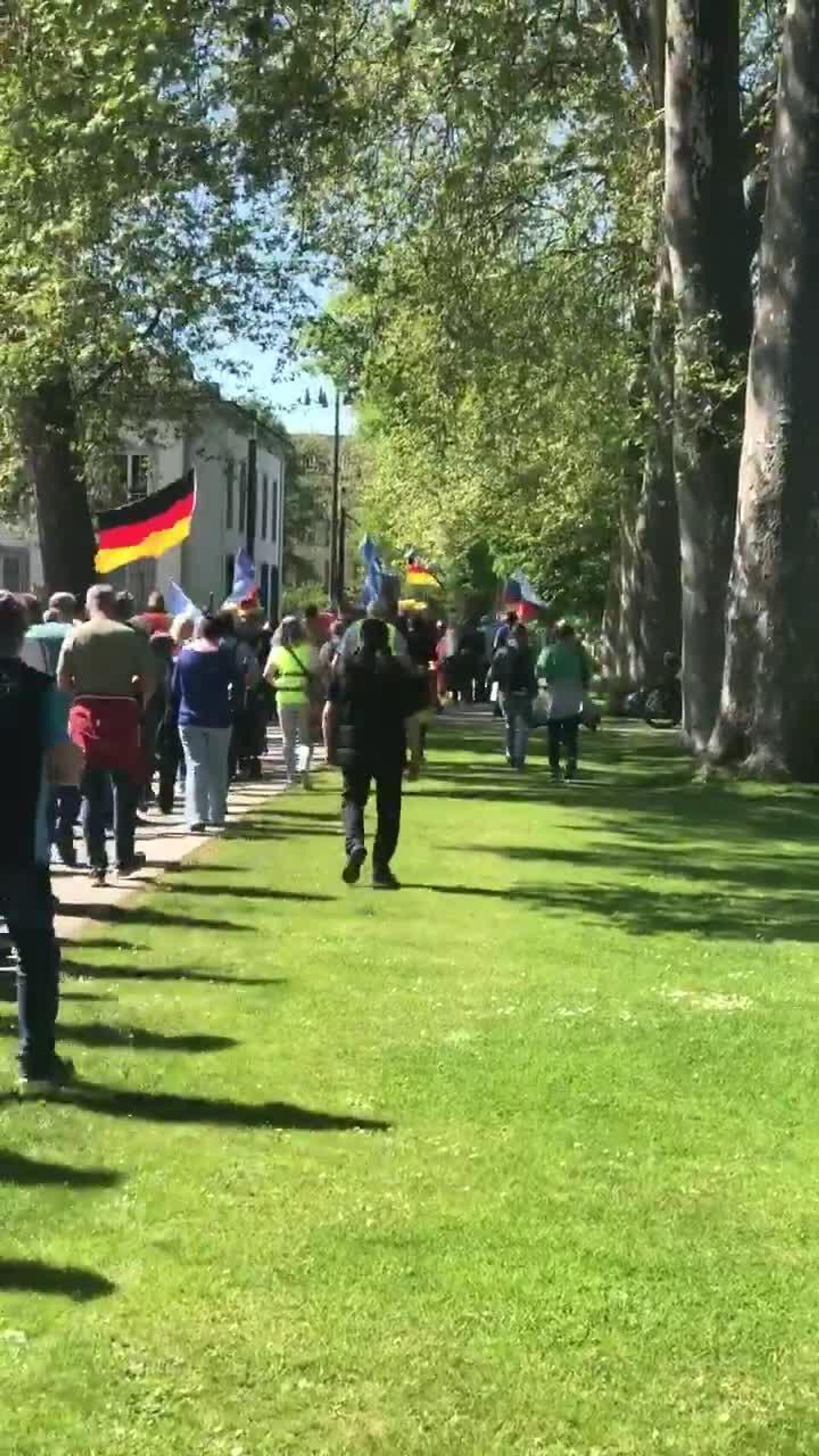 راهپیمایی ضد جنگ در آلمان؛ اعتراض به پشتیبانی از اوکراین و محدودیتهای آزادی بیان راهپیمایی ضد جنگ در آلمان؛ اعتراض به پشتیبانی از اوکراین و محدودیتهای آزادی بیان - اسپوتنیک افغانستان , 1920, 27.04.2025