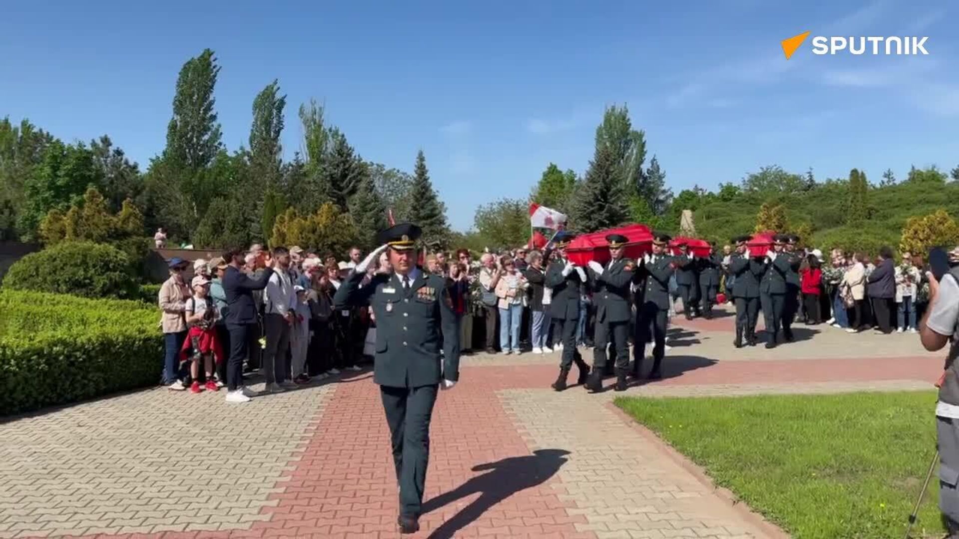 قهرمانان جنگ جهانی دوم روسیه در مراسمی باشکوه به خاک سپرده شدند قهرمانان جنگ جهانی دوم روسیه در مراسمی باشکوه به خاک سپرده شدند - اسپوتنیک افغانستان , 1920, 03.05.2025