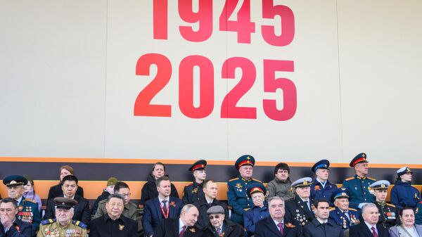 Президент РФ В. Путин и иностранные лидеры на военном параде в честь 80-летия Победы  - اسپوتنیک افغانستان  