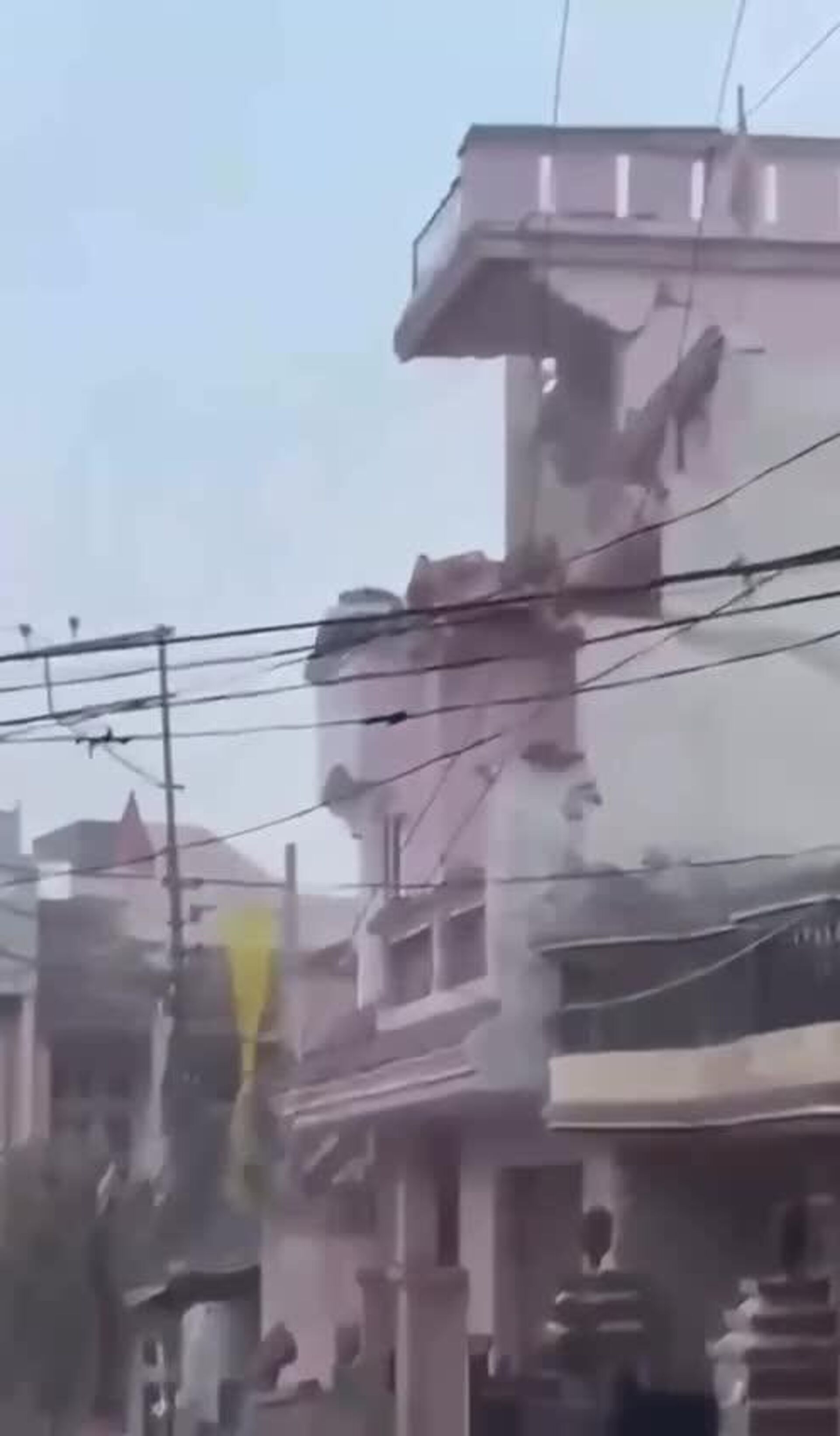 در نتیجه حمله هوایی پاکستان به هند 5 تن کشته شدند در نتیجه حمله هوایی پاکستان به هند 5 تن کشته شدند - اسپوتنیک افغانستان , 1920, 10.05.2025