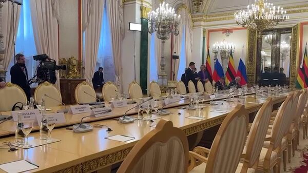 دیدار ولادیمیر پوتین با رئیس جمهور زیمبابوه در کرملین برگزار شد - اسپوتنیک افغانستان  