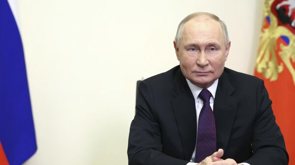 Russian President Vladimir Putin delivers a video address to mark the 31st anniversary of the founding of the National Energy Giant Gazprom at the Novo-Ogaryovo state residence, outside Moscow, Russia, on Saturday, Feb. 17, 2024 - اسپوتنیک افغانستان  