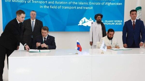 افغانستان و روسیه پنج یادداشت تفاهم همکاری در کازان امضا کردند - اسپوتنیک افغانستان  