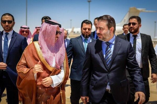 وزیر امور خارجه عربستان سعودی با یک هیئت بلندپایه اقتصادی وارد دمشق شد وزیر امور خارجه عربستان سعودی با یک هیئت بلندپایه اقتصادی وارد دمشق شد - اسپوتنیک افغانستان