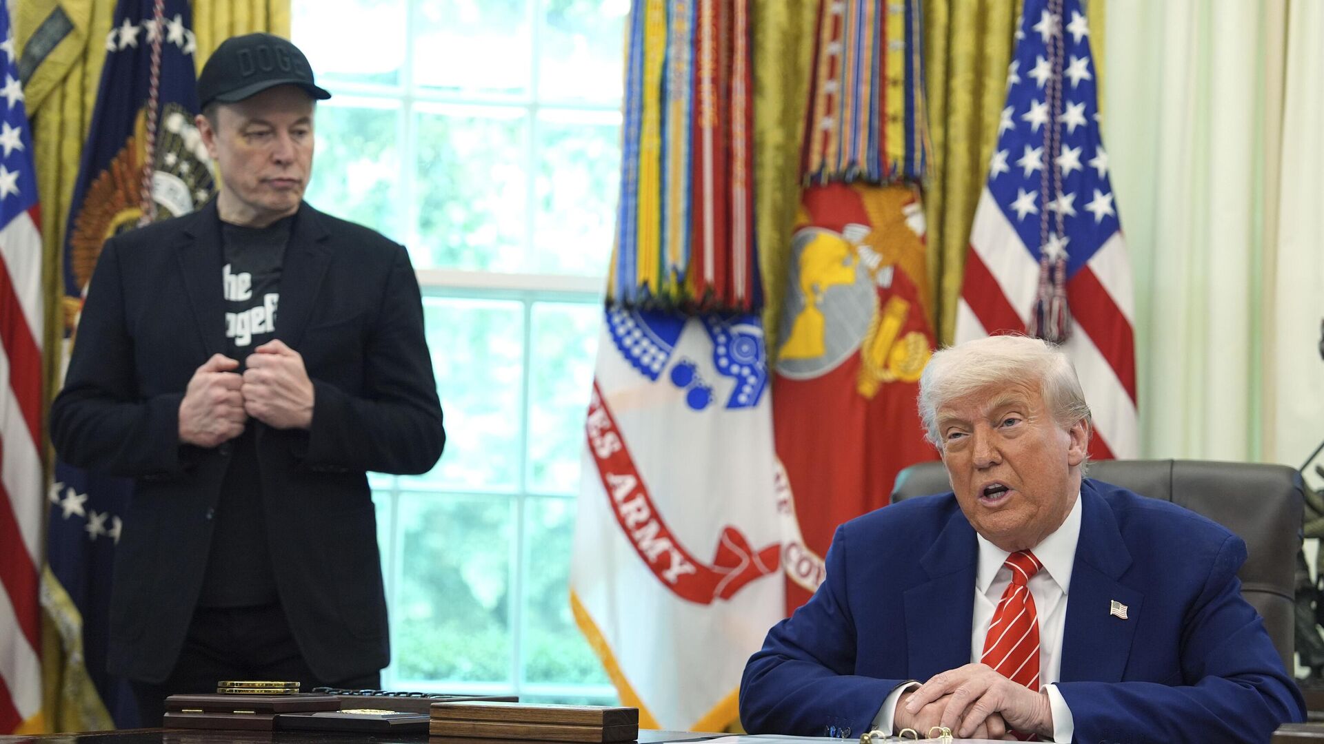 President Donald Trump speaks during a news conference with Elon Musk in the Oval Office of the White House, Friday, May 30, 2025, in Washington.  - اسپوتنیک افغانستان  , 1920, 06.06.2025