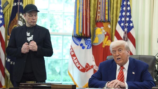 President Donald Trump speaks during a news conference with Elon Musk in the Oval Office of the White House, Friday, May 30, 2025, in Washington.  - اسپوتنیک افغانستان  