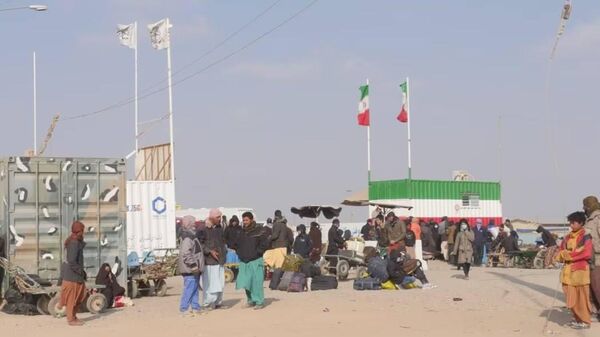 رحیمی: افزایش بی‌ثباتی در ایران منجر به بازگشت مهاجرین به افغانستان و ایجاد بحران اقتصادی خواهد شد - اسپوتنیک افغانستان  