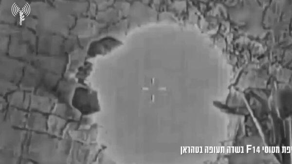 و انهدام ماکت‌های جنگنده اف-14 در فرودگاه بین‌المللی مهرآباد تهران - اسپوتنیک افغانستان  