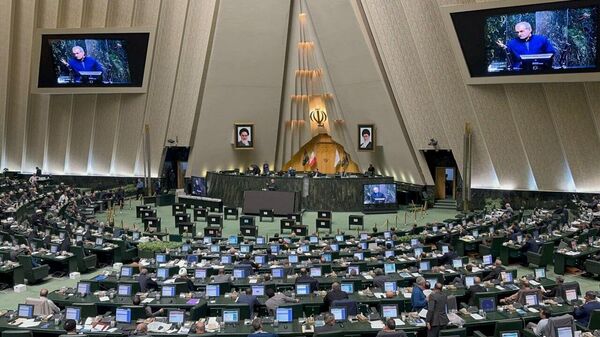 خروج از پیمان منع گسترش سلاح‌های هسته‌ای در دستورکار مجلس ایران - اسپوتنیک افغانستان  