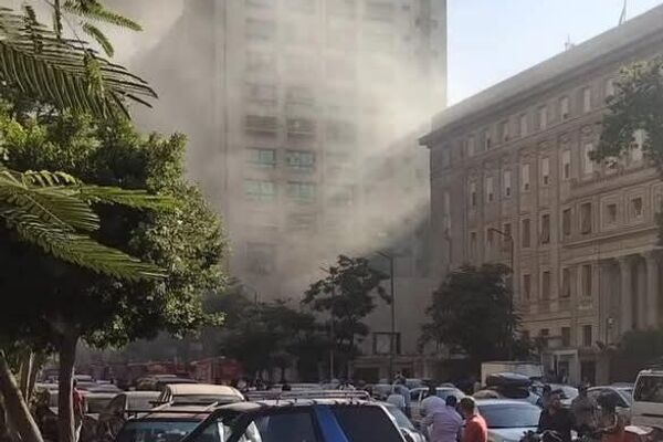 قطعی جزئی اینترنت و خدمات تلفن در قاهره و جیزه به دلیل آتشسوزی گسترده در مرکز رامسس قطعی جزئی اینترنت و خدمات تلفن در قاهره و جیزه به دلیل آتشسوزی گسترده در مرکز رامسس - اسپوتنیک افغانستان
