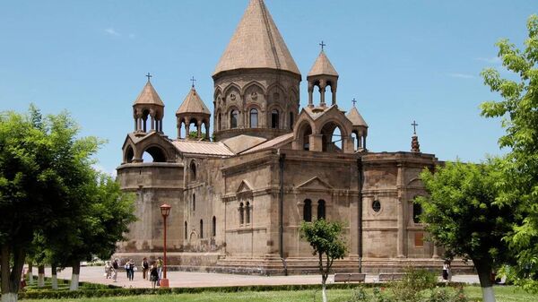 نفرین راهب ارمنی به متجاوزان به حرم مقدس اچمیادزین - اسپوتنیک افغانستان  