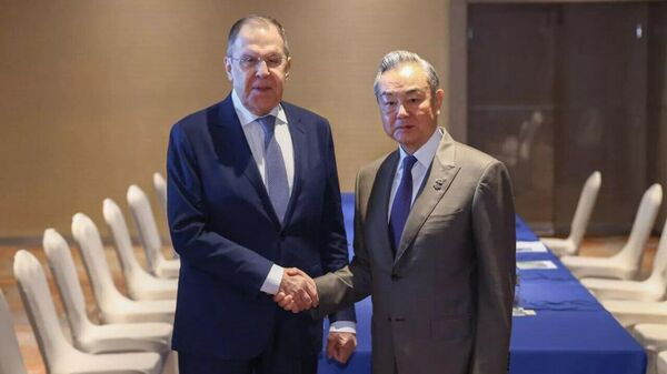 گفتگوی لاوروف و وانگ یی درباره بحران اوکراین - اسپوتنیک افغانستان  