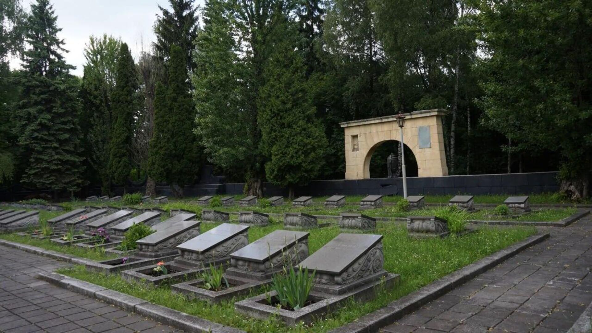 پیشنهاد اوکراین برای مبادله اجساد قربانیان جنگ جهانی دوم با زندانیان زنده غیرقابل قبول است پیشنهاد اوکراین برای مبادله اجساد قربانیان جنگ جهانی دوم با زندانیان زنده غیرقابل قبول است - اسپوتنیک افغانستان , 1920, 17.07.2025